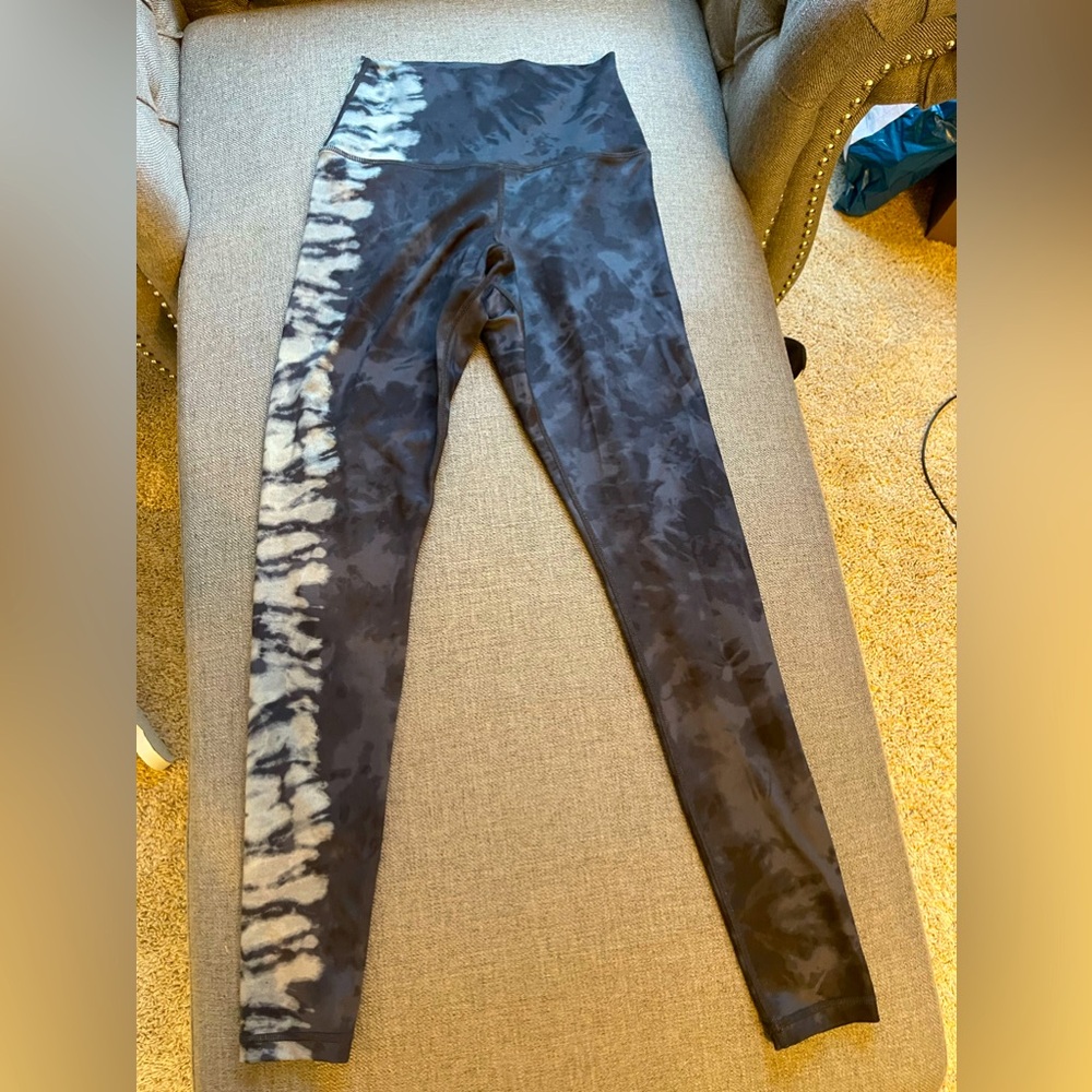 LIKE NEW GLYDER leggings in black/oatmilk tie-dye